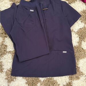 FIGS purple Scrub Ensemble small top and petite small bottoms